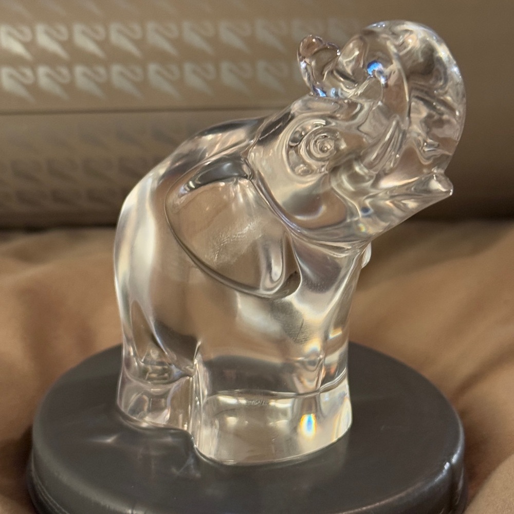 Pre-Owned STEUBEN Elephant Hand Cooler Glass Crystal. Box and bag misplaced.